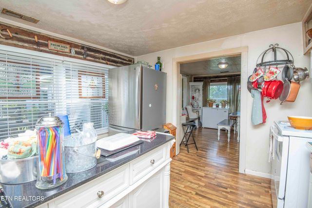 916 W Copeland Drive, Powell, TN 37849