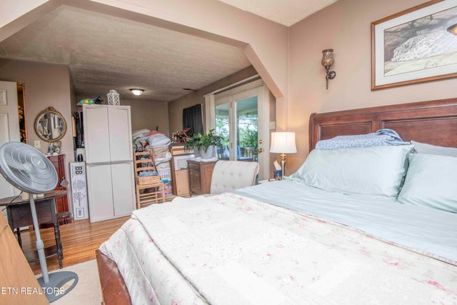 916 W Copeland Drive, Powell, TN 37849