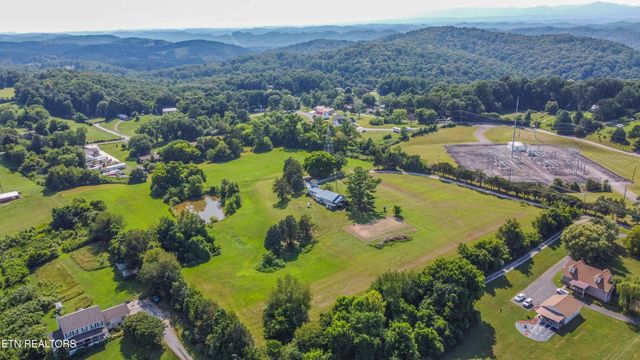 916 W Copeland Drive, Powell, TN 37849