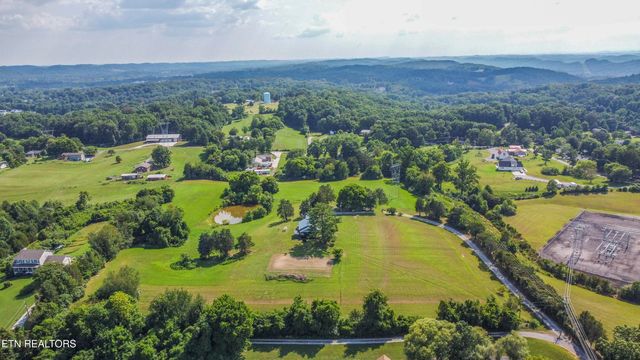 916 W Copeland Drive, Powell, TN 37849