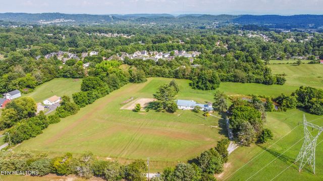 916 W Copeland Drive, Powell, TN 37849