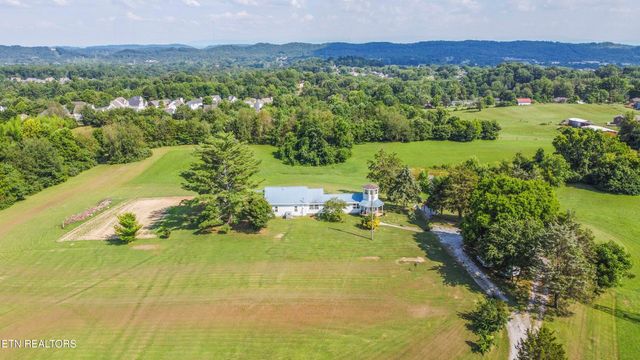 916 W Copeland Drive, Powell, TN 37849