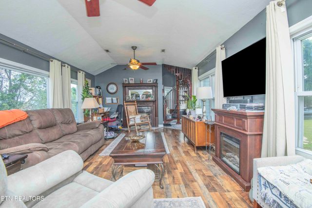 916 W Copeland Drive, Powell, TN 37849