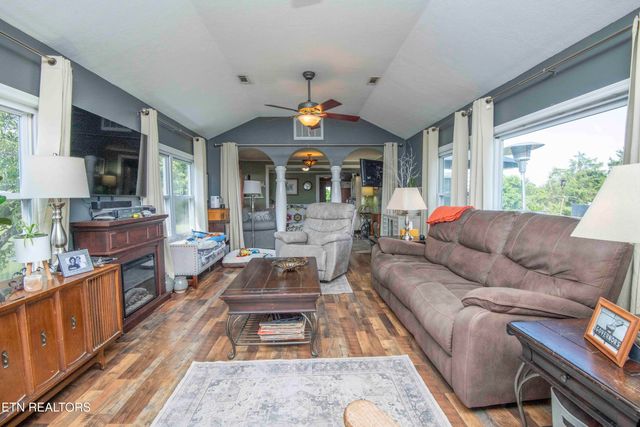 916 W Copeland Drive, Powell, TN 37849