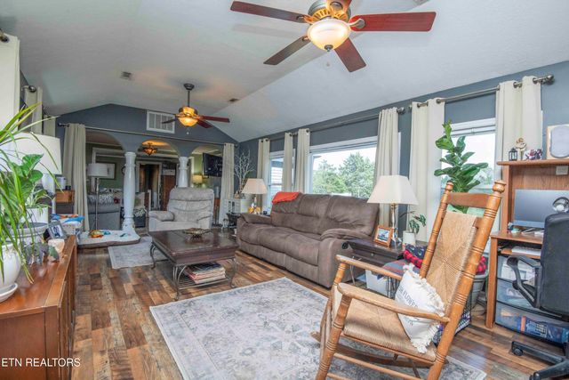 916 W Copeland Drive, Powell, TN 37849
