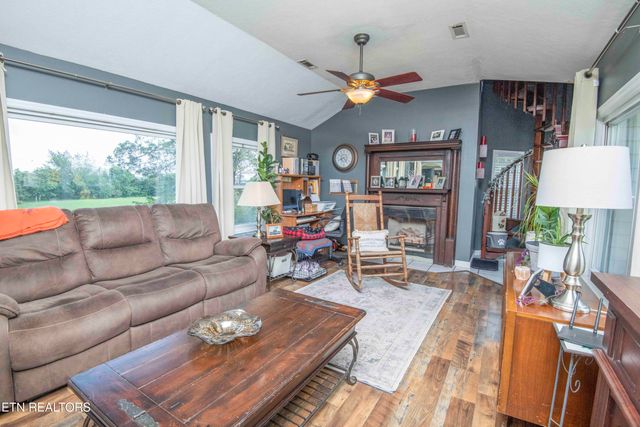 916 W Copeland Drive, Powell, TN 37849