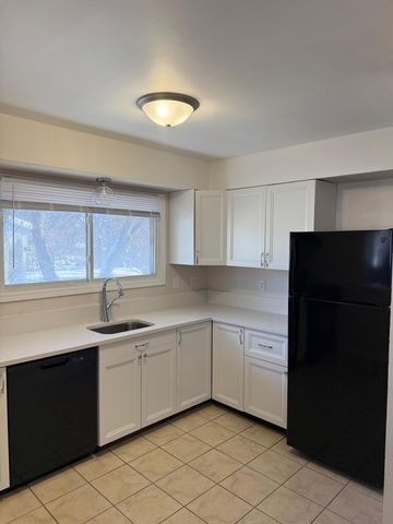 3829 Lake Drive Avenue N, Robbinsdale, MN 55422