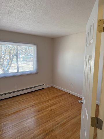 3829 Lake Drive Avenue N, Robbinsdale, MN 55422