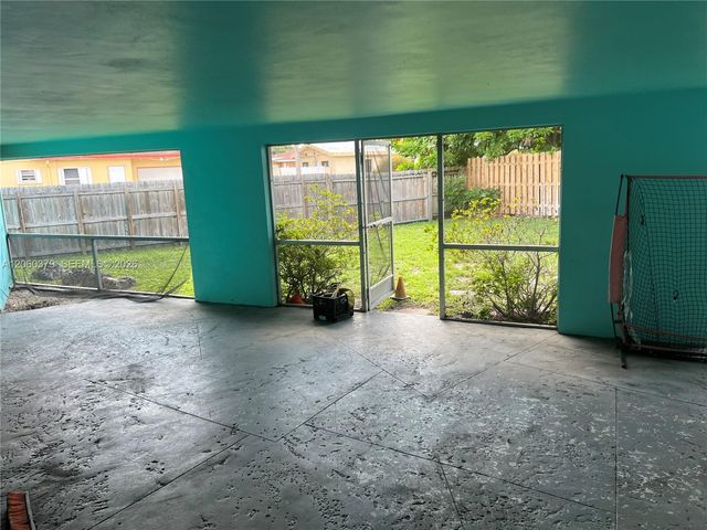 3700 NW 25th St, Lauderdale Lakes, FL 33311