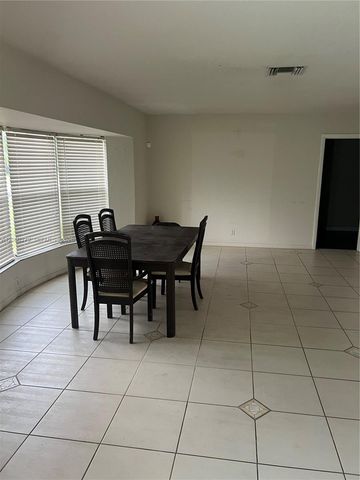 3700 NW 25th St, Lauderdale Lakes, FL 33311