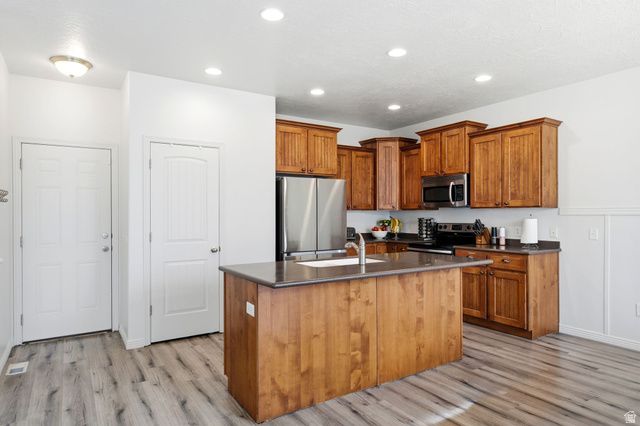 7097 W COTTAGE DR, West Jordan, UT 84081