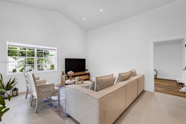 1315 Bayview Circle, Weston, FL 33326