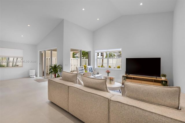 1315 Bayview Circle, Weston, FL 33326