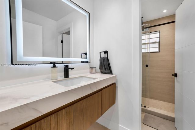 1315 Bayview Circle, Weston, FL 33326