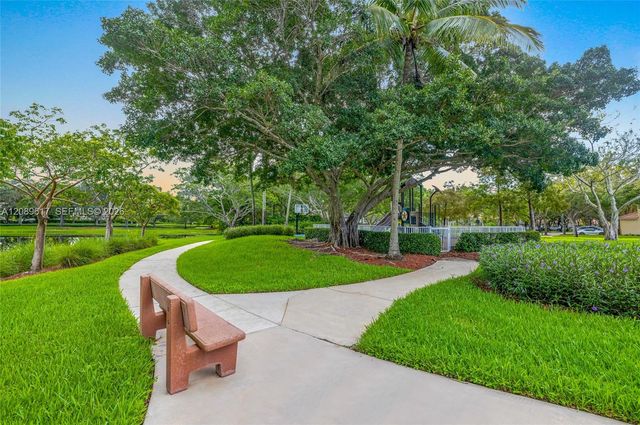1315 Bayview Circle, Weston, FL 33326