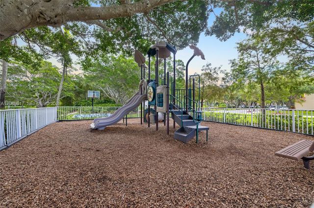 1315 Bayview Circle, Weston, FL 33326