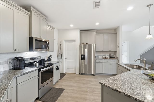 1067 Autumns Wood Circle E, Brunswick, GA 31524