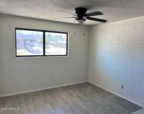 401 W GREENWICH Road, Kearny, AZ 85137