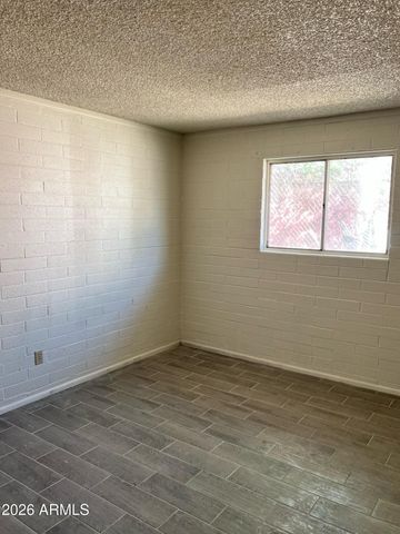 401 W GREENWICH Road, Kearny, AZ 85137