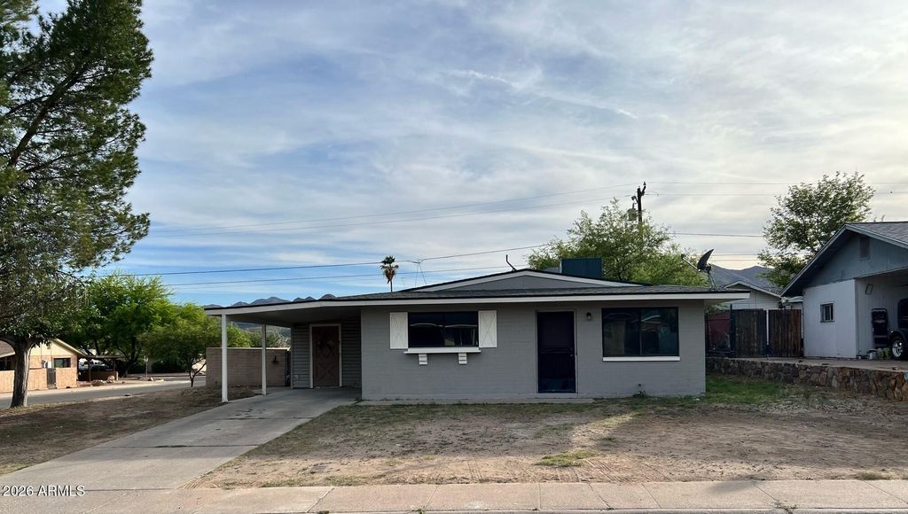 401 W GREENWICH Road, Kearny, AZ 85137