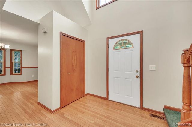 7250 Randall Drive, Fenton, MI 48430