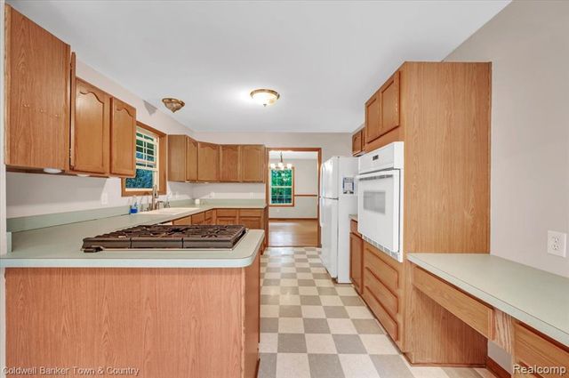 7250 Randall Drive, Fenton, MI 48430