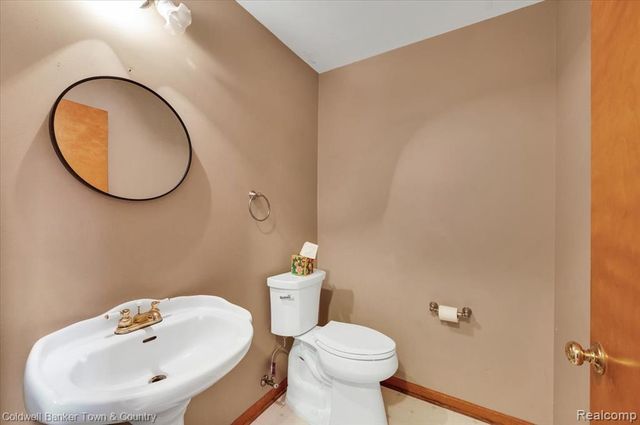 7250 Randall Drive, Fenton, MI 48430