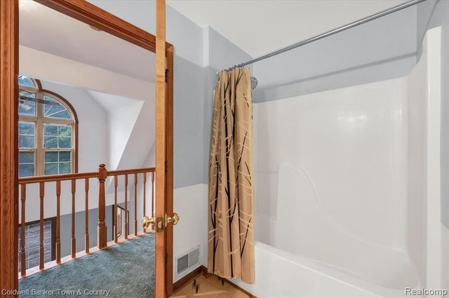 7250 Randall Drive, Fenton, MI 48430