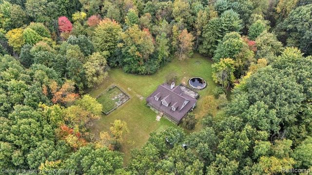 7250 Randall Drive, Fenton, MI 48430