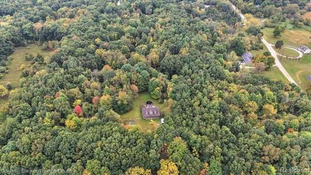 7250 Randall Drive, Fenton, MI 48430