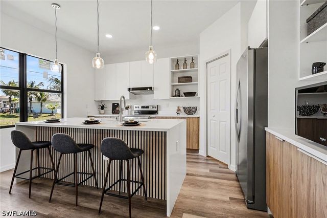 1727 NE 12th TER, Cape Coral, FL 33909