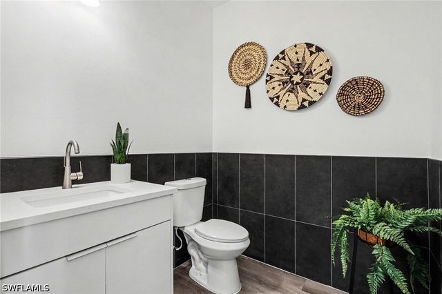 1727 NE 12th TER, Cape Coral, FL 33909