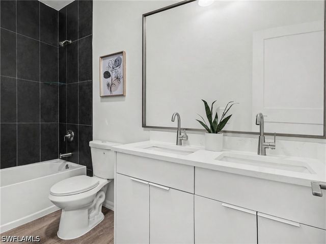 1727 NE 12th TER, Cape Coral, FL 33909