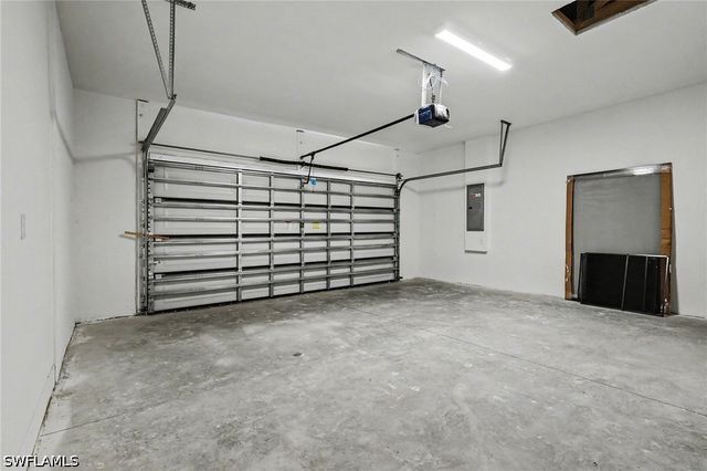 1727 NE 12th TER, Cape Coral, FL 33909