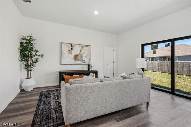 1727 NE 12th TER, Cape Coral, FL 33909