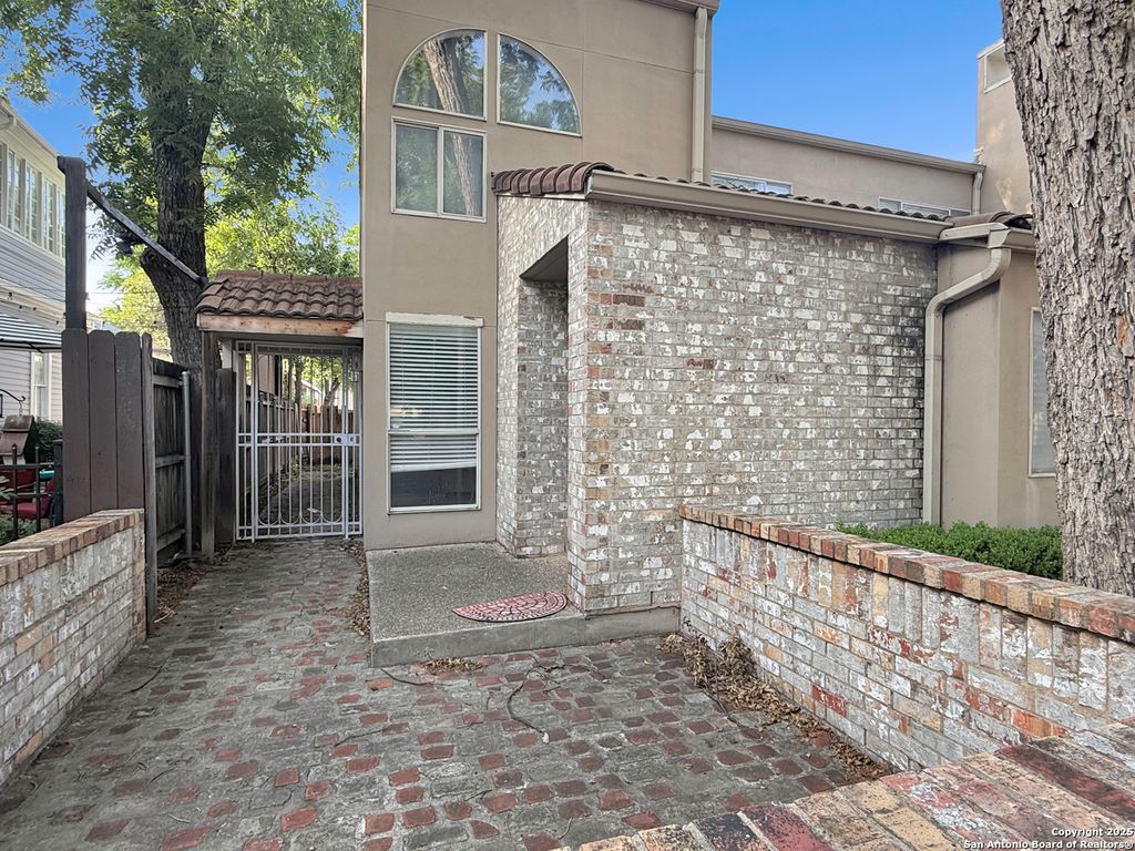 201 W Craig Pl Apt B, San Antonio, TX 78212