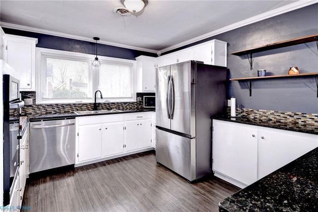 3 Hillcrest CIR, Hampton, VA 23666