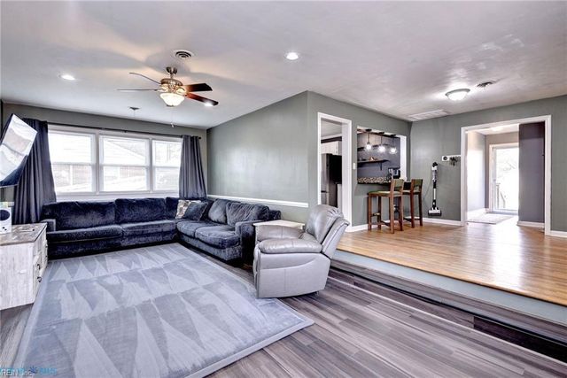 3 Hillcrest CIR, Hampton, VA 23666