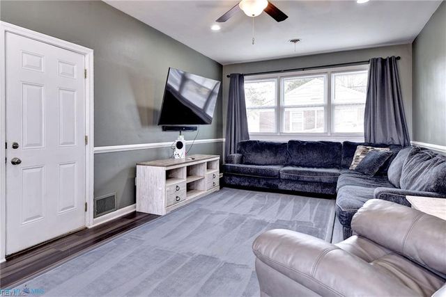 3 Hillcrest CIR, Hampton, VA 23666