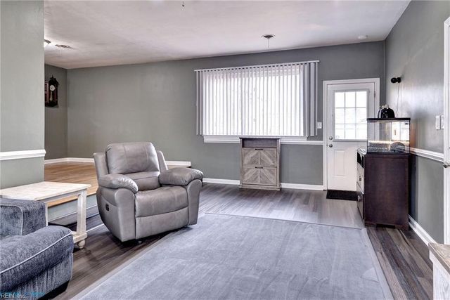 3 Hillcrest CIR, Hampton, VA 23666