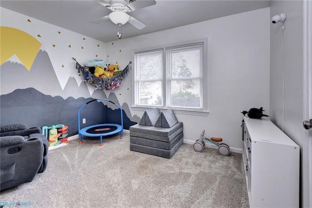 3 Hillcrest CIR, Hampton, VA 23666