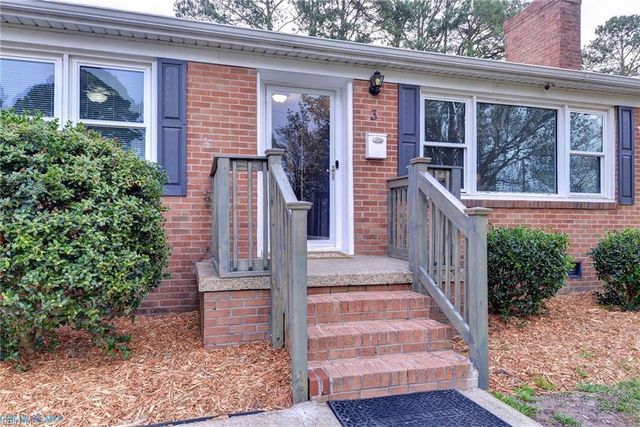 3 Hillcrest CIR, Hampton, VA 23666