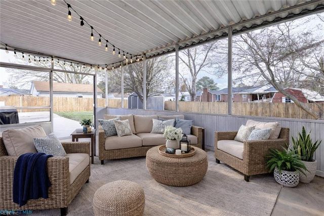 3 Hillcrest CIR, Hampton, VA 23666