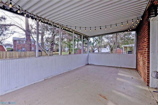 3 Hillcrest CIR, Hampton, VA 23666