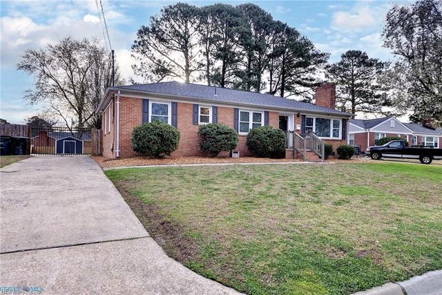 3 Hillcrest CIR, Hampton, VA 23666