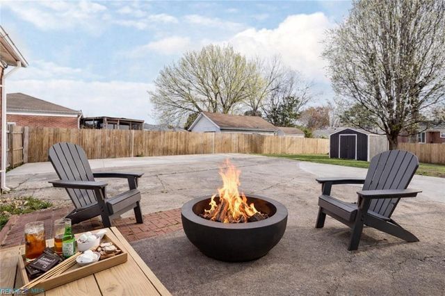 3 Hillcrest CIR, Hampton, VA 23666