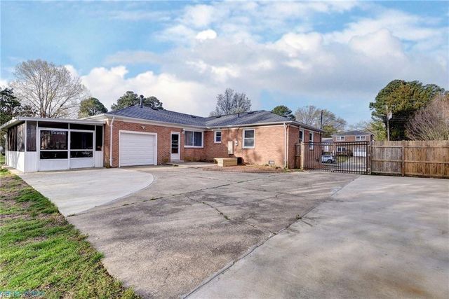 3 Hillcrest CIR, Hampton, VA 23666