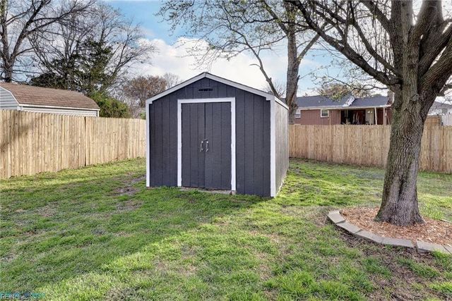 3 Hillcrest CIR, Hampton, VA 23666