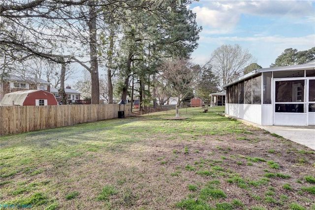 3 Hillcrest CIR, Hampton, VA 23666