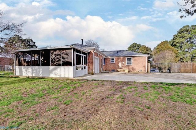 3 Hillcrest CIR, Hampton, VA 23666